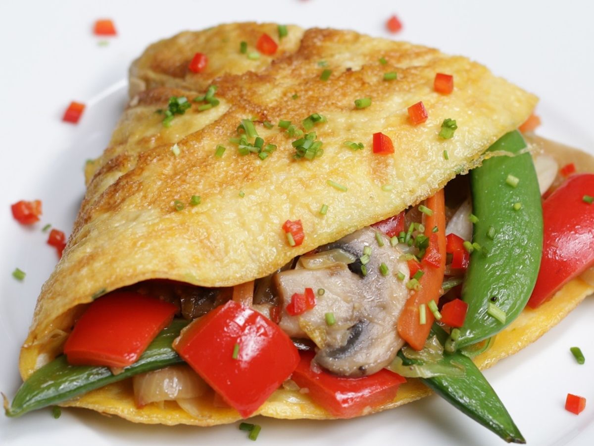 How to flip an omelette  Egg Recipes – British Lion Eggs