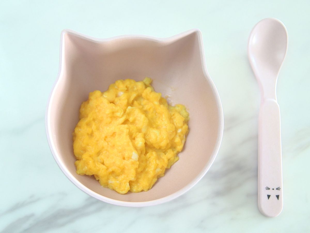Easy Scrambled Eggs for Baby (6+ months) - Baby Foode