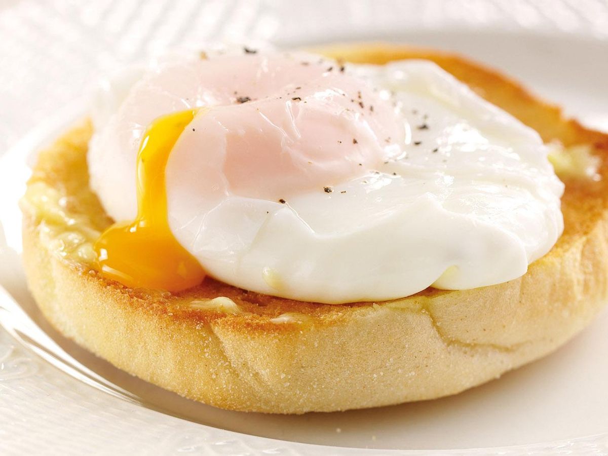 How to Make Poached Eggs in a Muffin Tin