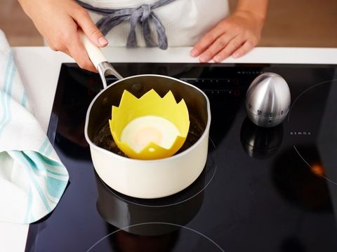 Poaching an egg