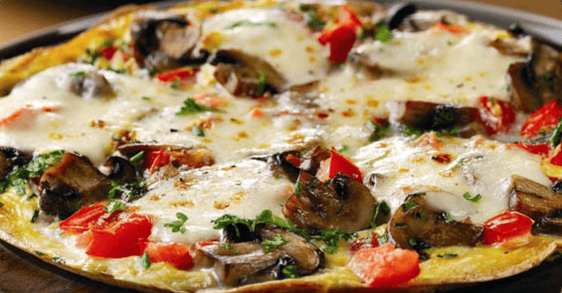Cheese and mushroom pizza omelette