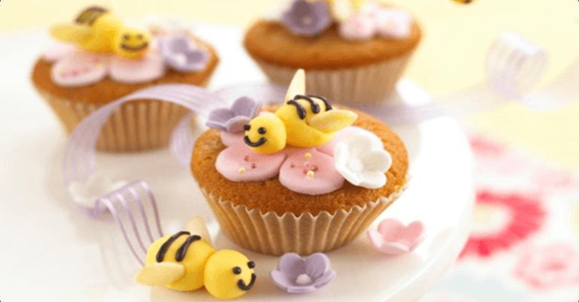 Bee cakes