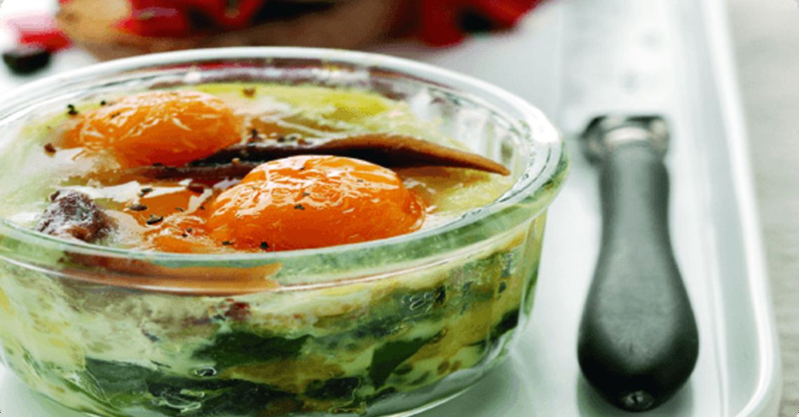Baked eggs and spinach with salsa