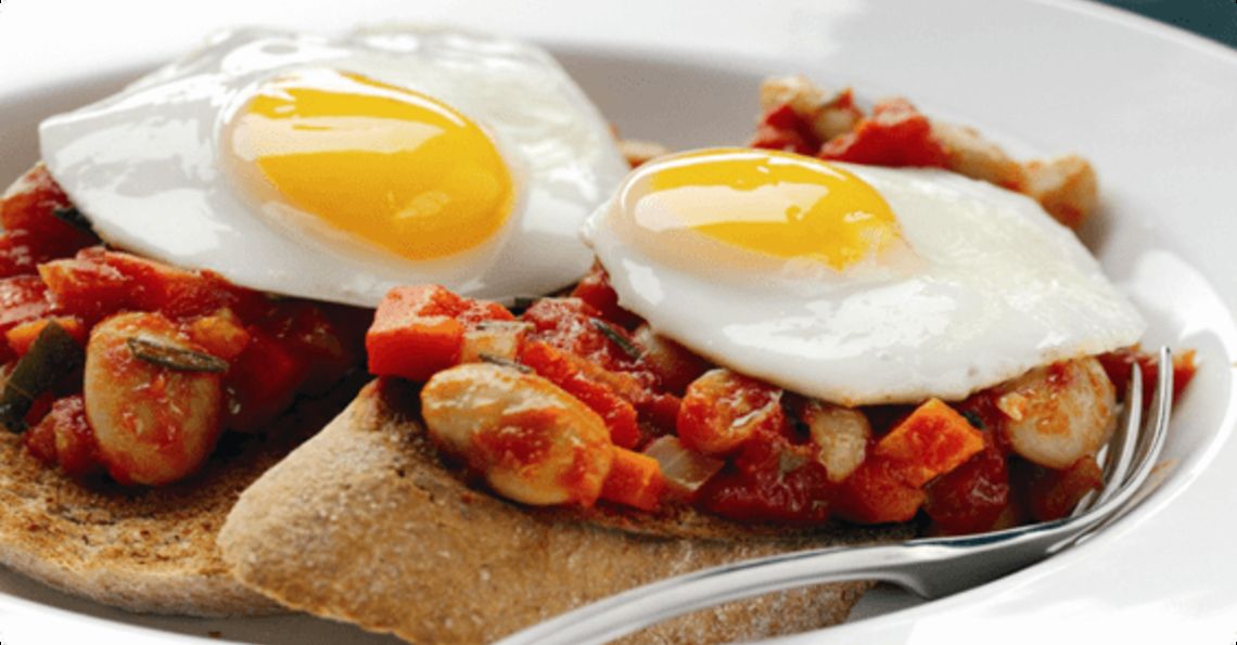 Homemade beans with lightly fried eggs