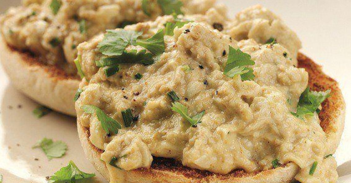 Dean Edwards' masala scrambled eggs 