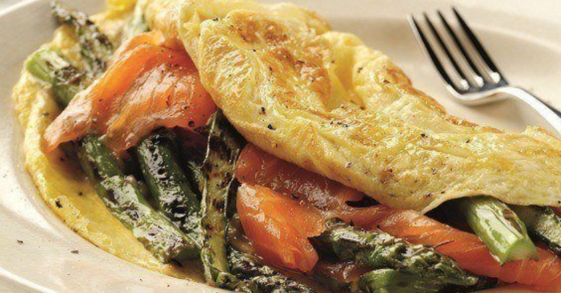 Smoked salmon and asparagus omelette
