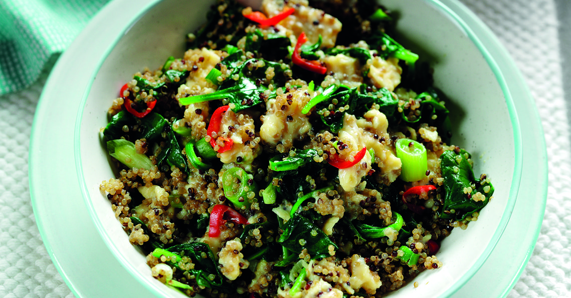 Spicy spinach, egg and quinoa scramble