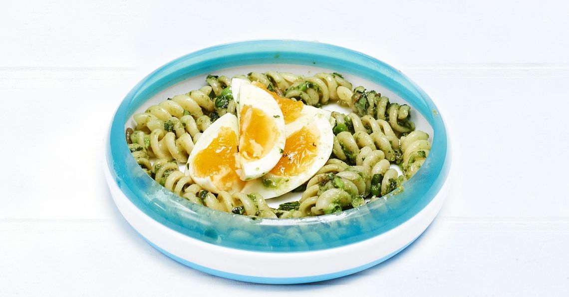 Quick pesto and egg pasta