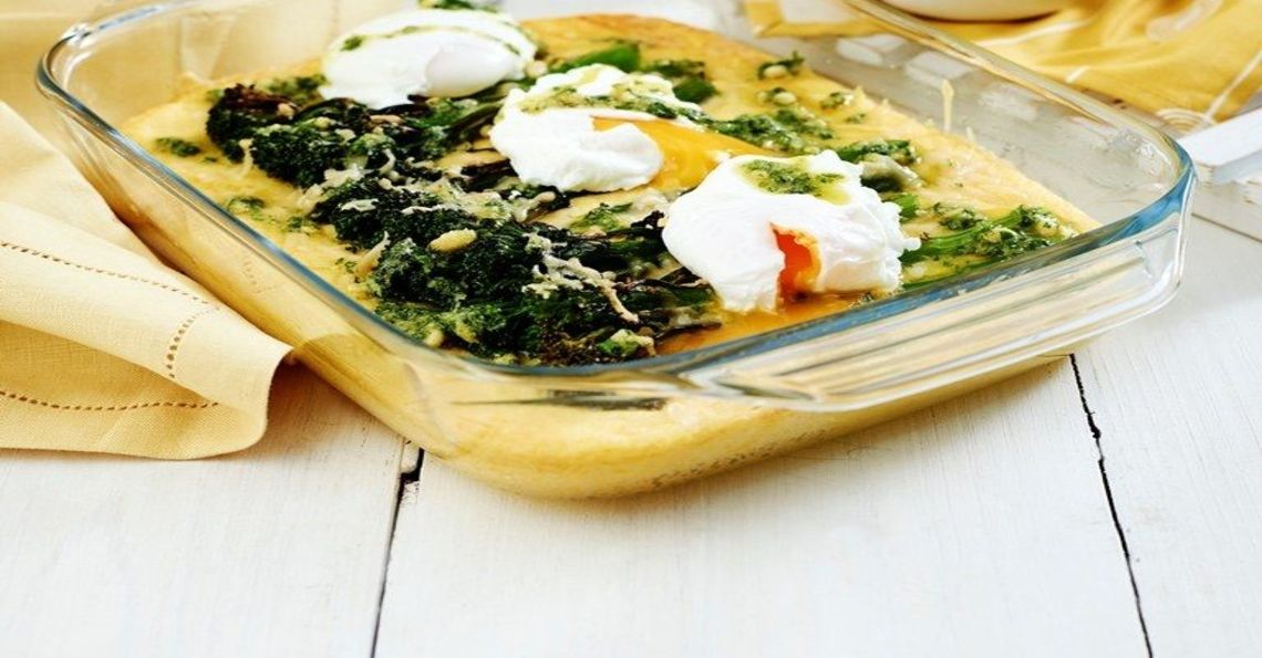 Baked polenta with eggs & pesto