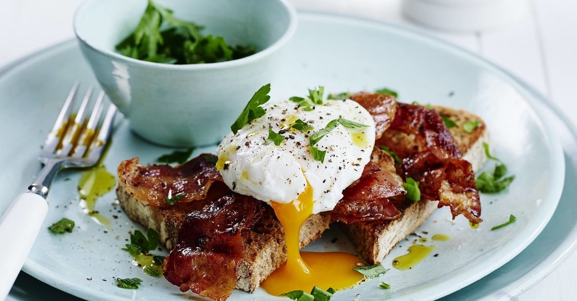 Poached egg with crispy pancetta