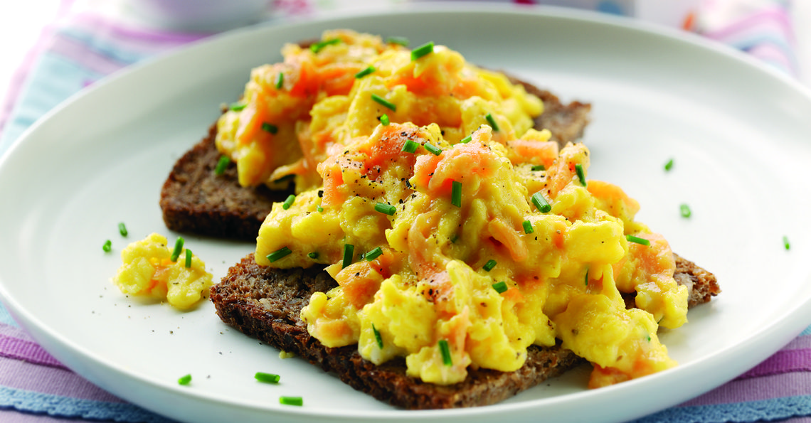 Creamy scramble with salmon on rye