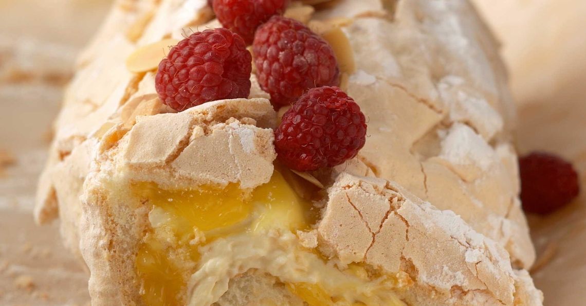 Lemon meringue roulade