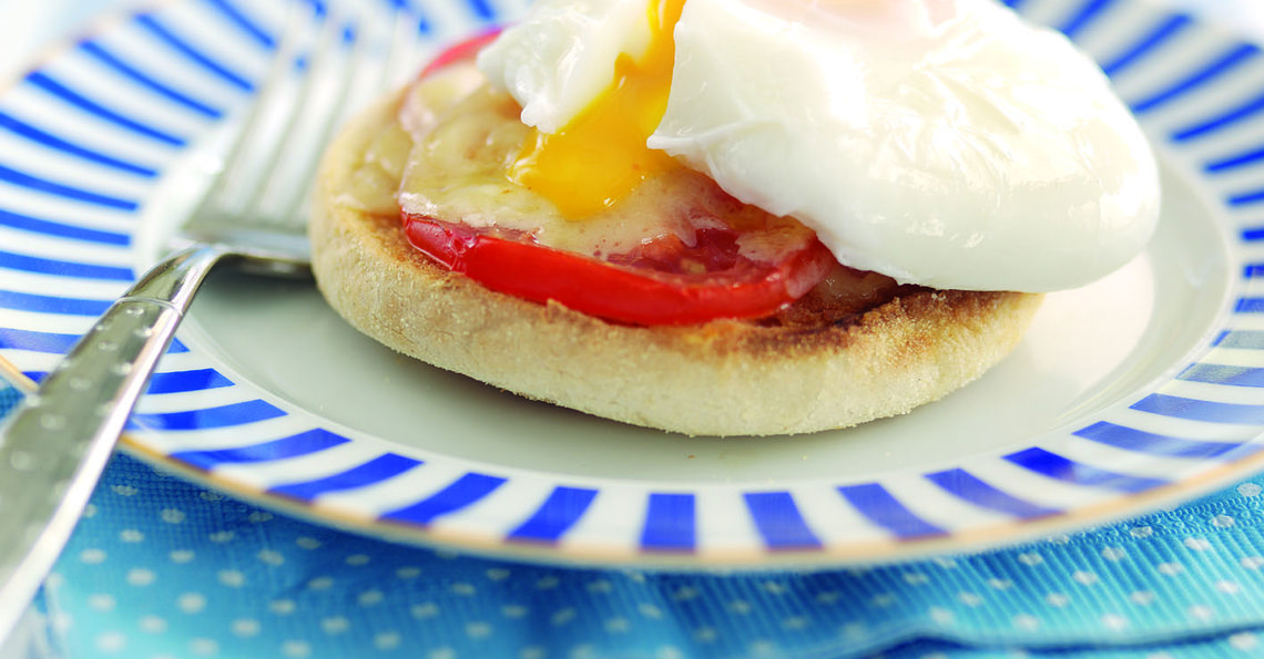 Muffins with poached eggs