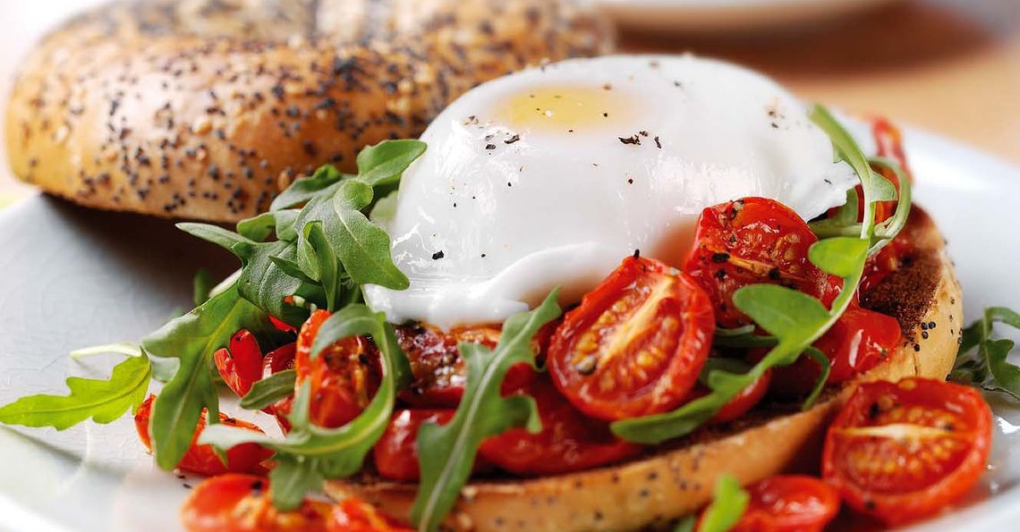 Oven roasted tomato and rocket bagels