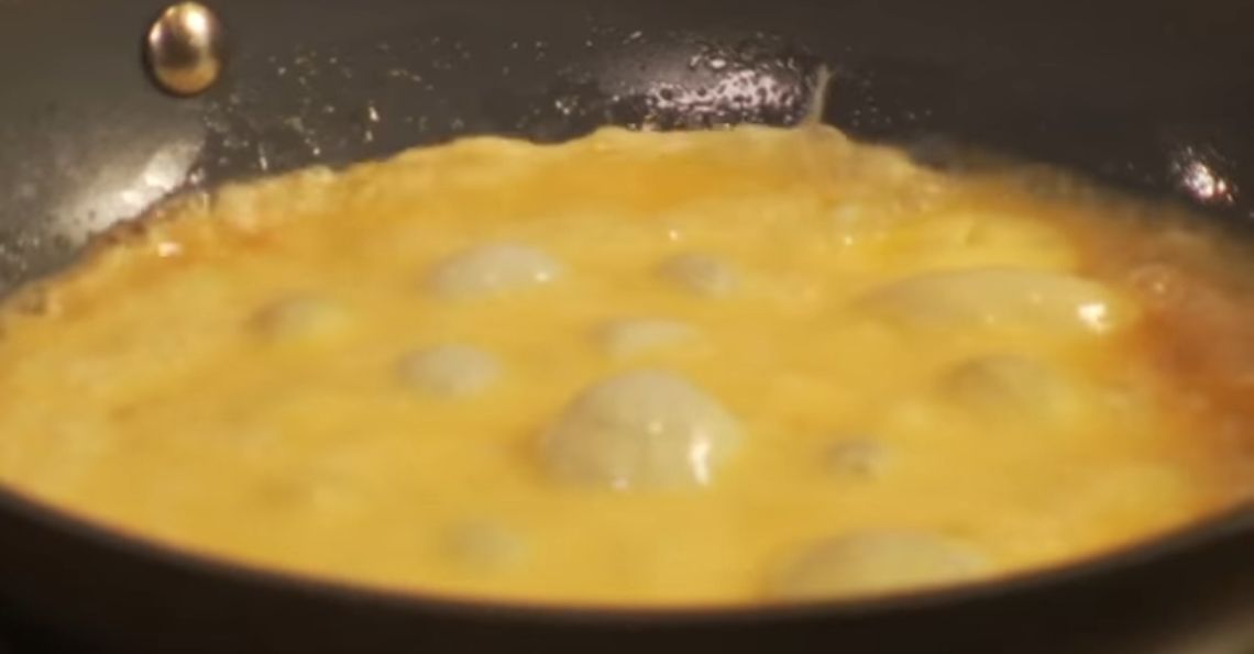 This $7 egg cooker whips up an omelet right in your microwave