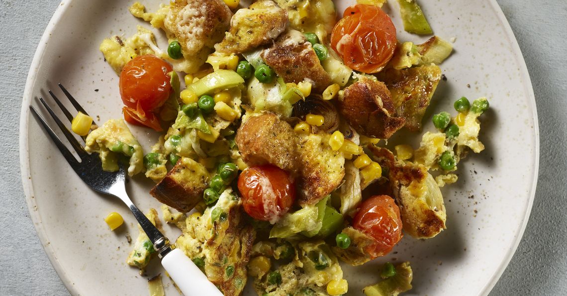 Egg, leeks and tomato hash