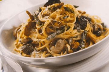 Wild mushrooms and asparagus pasta