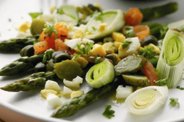 Asparagus and leeks with egg dressing