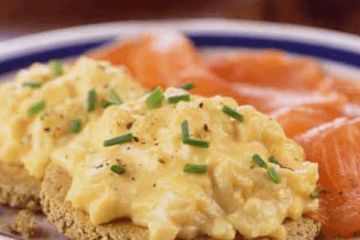 Scrambled eggs with smoked salmon