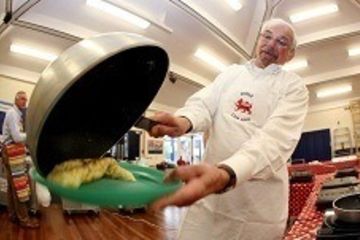 Howard Helmer cooking an omelette