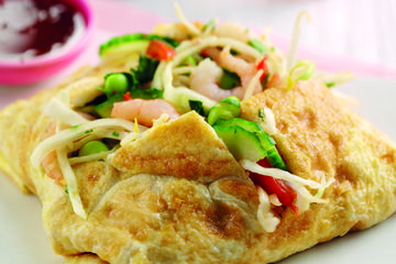 Vietnamese prawn omelette wrap