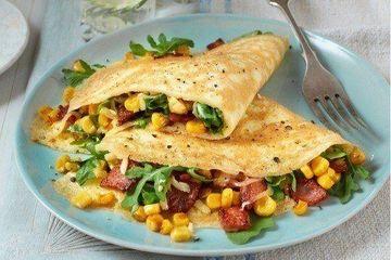 Bacon, sweetcorn & rocket omelette