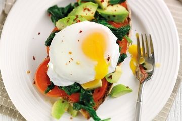 Green eggy breakfast on rye