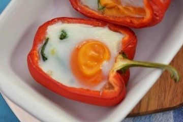 Baked eggs in peppers