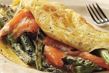 Smoked salmon and asparagus omelette