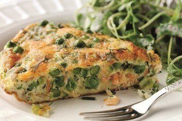 Smoked salmon and pea frittata 