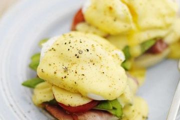 Gizzi Erskine's Australian eggs benedict 