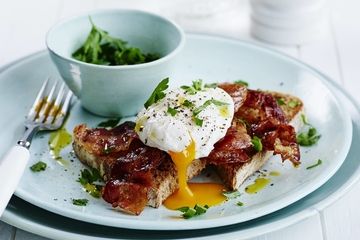 Poached egg with crispy pancetta