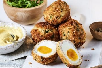 Turkey mince scotch eggs