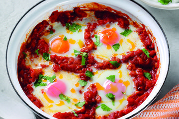 Harissa baked eggs