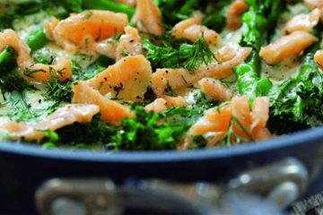 Smoked salmon and broccoli frittata