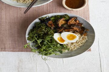 Egg, crispy kale & mushroom rice bowl