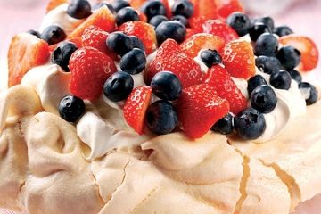 Berries & cream pavlova