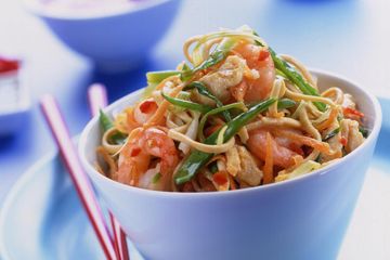 Chow mein with prawns