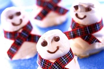Christmas meringue snowmen