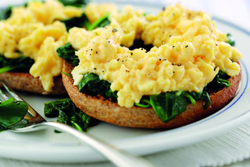 Toasted bagel with spinach and eggs