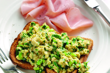 Green eggs and ham with spinach 