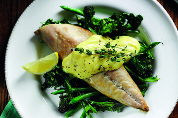 Mackerel with broccoli and special scrambled eggs