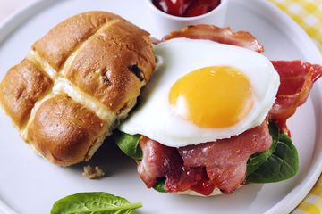 Hot Crossed Bacon and Egg Buns