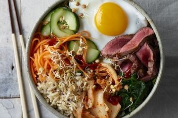 Bimbimbap with fried egg and gochujang sauce 