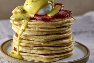 Eggs Benedict pancakes