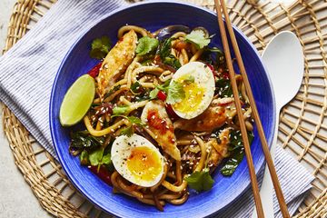 Drunken noodles with boiled egg