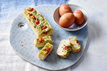 Egg, cheese and tomato boats