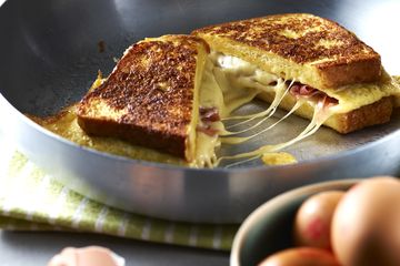 Omelette sandwich