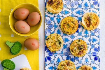 Frittata muffins with broccoli and sweetcorn