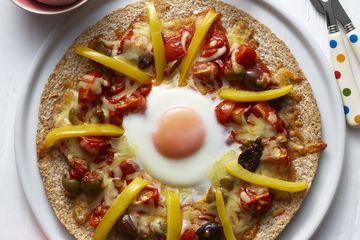 egg, tomato and pepper pizzas